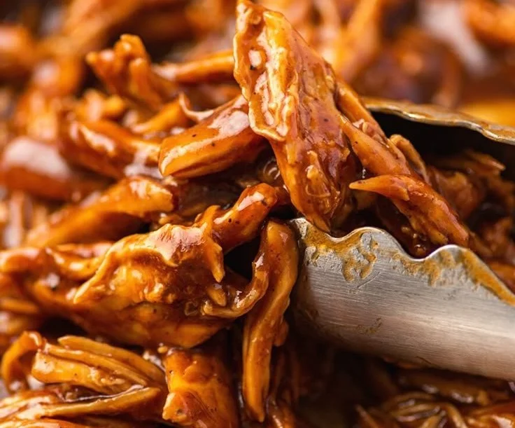 A plate of easy BBQ shredded chicken with vibrant toppings.