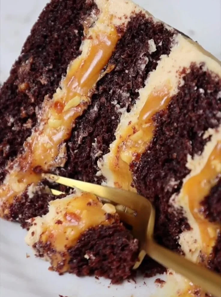 Delicious Chocolate Snickers Cake with layers of chocolate and caramel
