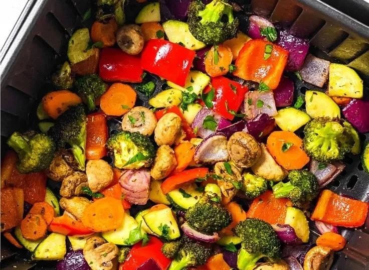 Crispy air fryer vegetable medley with colorful veggies