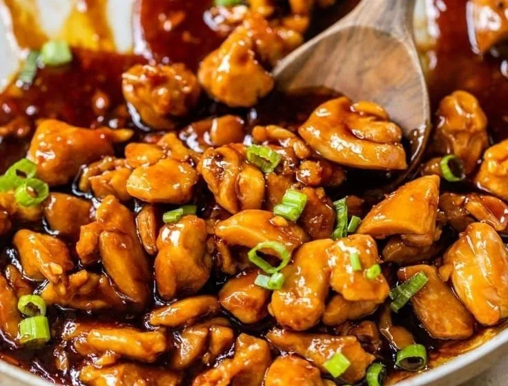 Delicious easy honey garlic chicken recipe featuring tender chicken in sweet garlic sauce.
