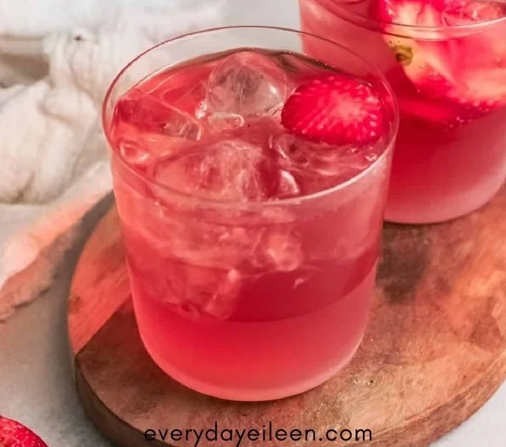 Refreshing strawberry iced tea in a glass with fresh strawberries