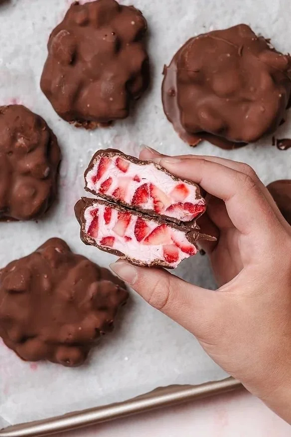 Delicious Chocolate Strawberry Yogurt Bites for healthy snacking