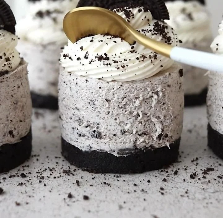 Delicious no-bake Oreo cheesecake served with cookies on top.