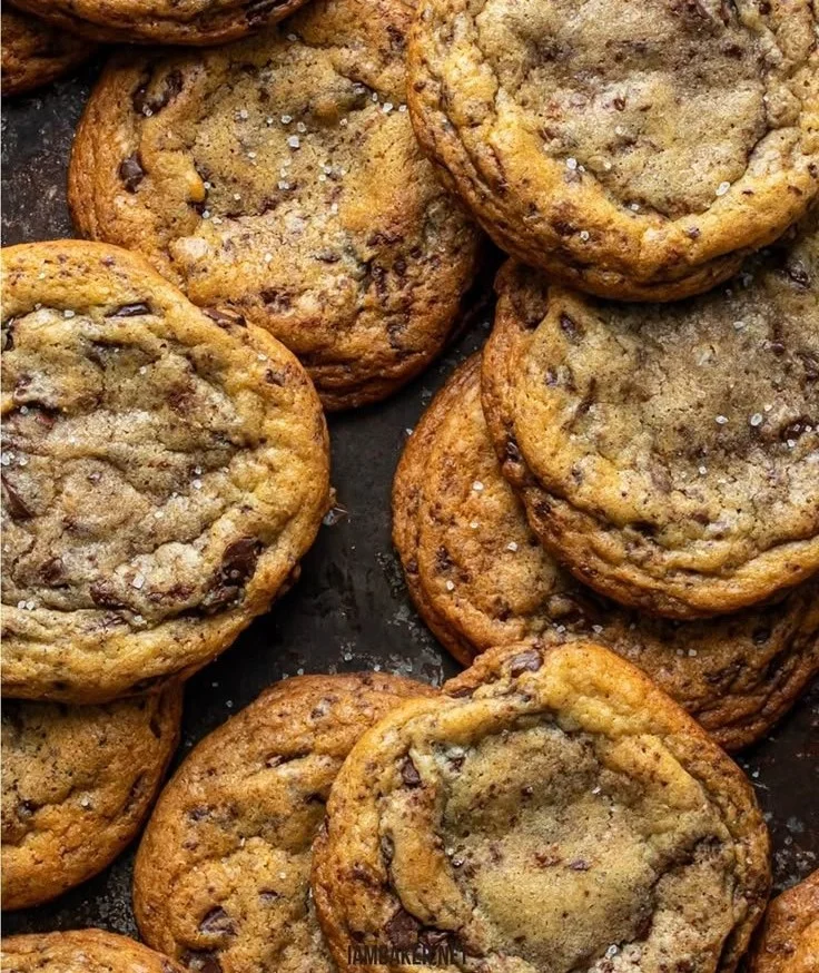 Delicious caramelized butter chocolate chip cookies on a baking tray