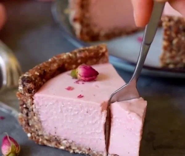 Creamy eggless no-bake cheesecake topped with fresh fruits