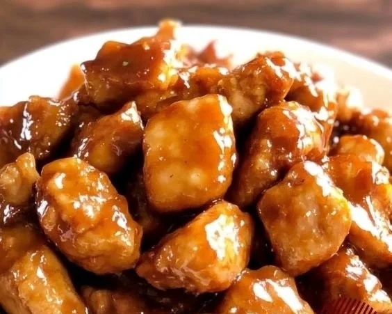 Delicious honey glazed slow cooker chicken in a ceramic dish