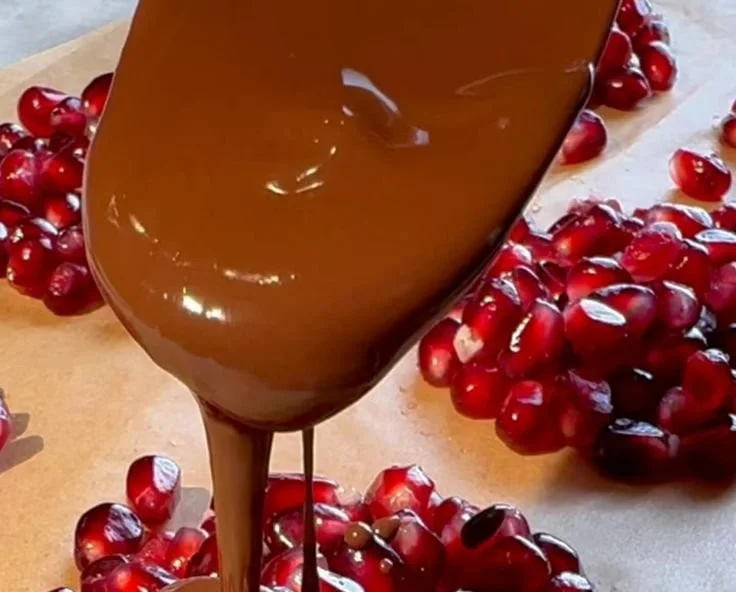 Pomegranate Chocolate Crunch Bites - a healthy and delicious snack option